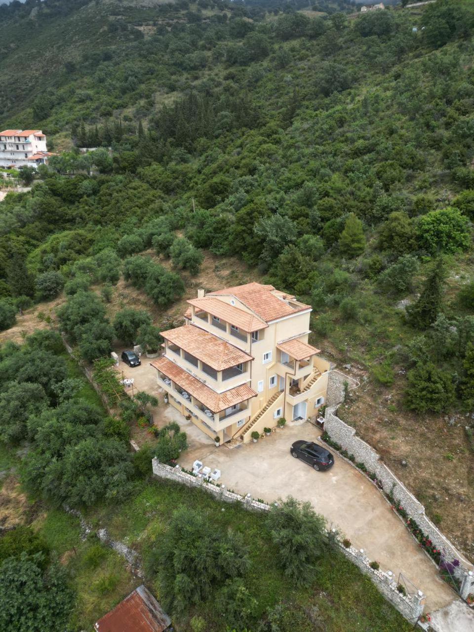 Nefeli'S Apartment Himare Exterior photo