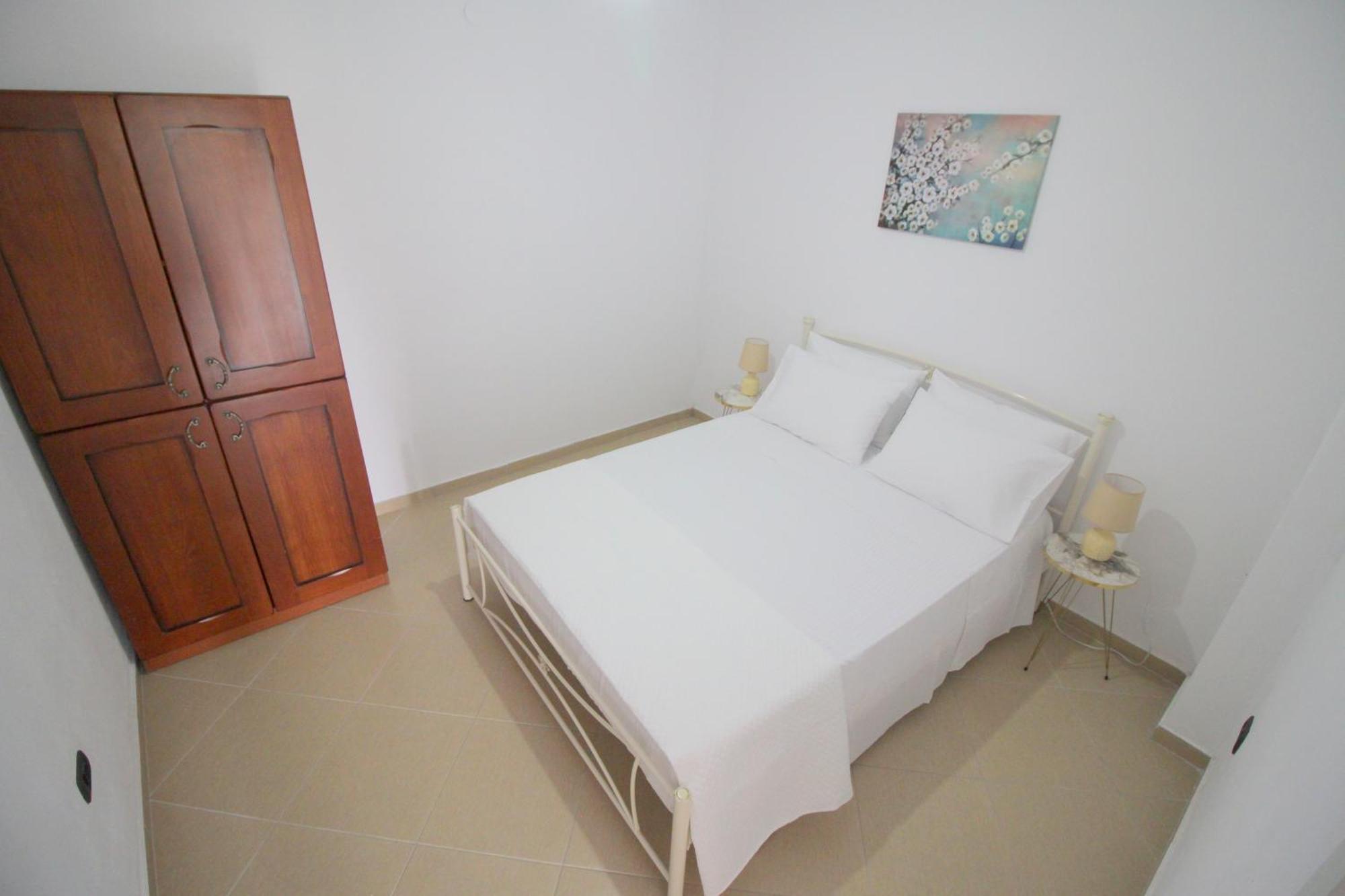 Nefeli'S Apartment Himare Exterior photo